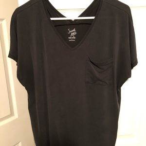 Pocketed tee
